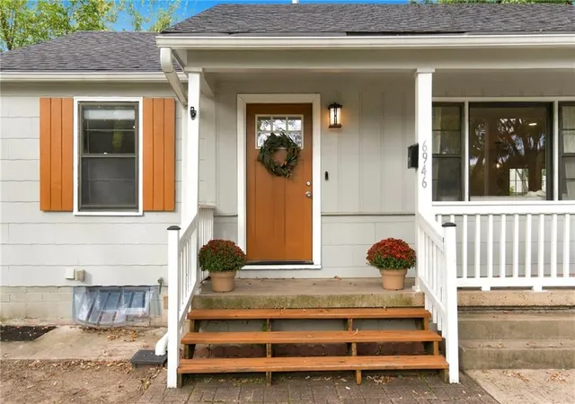 Photo 3 of Single family home for sale at 6946 Horton St, Overland Park, KS 66204 | MLS# 2640937 | Listing updated on 2026-10-17