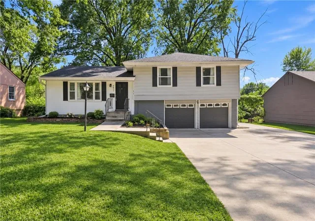 Photo 1 of Single family home for sale at 9611 E 80th Terrace, Raytown, MO 64138 | MLS# 2640938 | Listing updated on 2026-09-14
