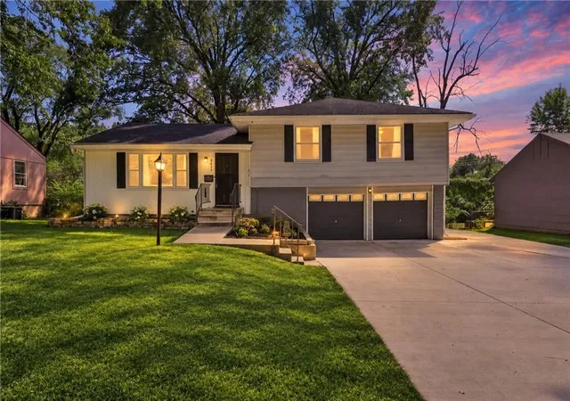 Photo 2 of Single family home for sale at 9611 E 80th Terrace, Raytown, MO 64138 | MLS# 2640938 | Listing updated on 2026-09-14