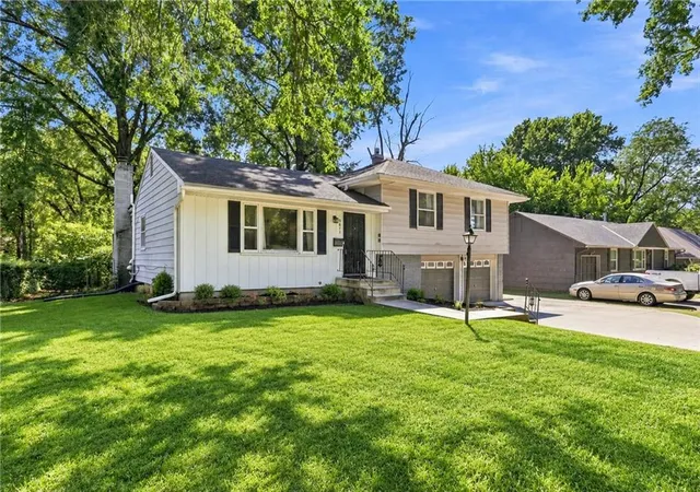 Photo 3 of Single family home for sale at 9611 E 80th Terrace, Raytown, MO 64138 | MLS# 2640938 | Listing updated on 2026-09-14