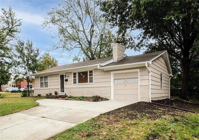 Photo 1 of Single family home for sale at 1025 E Elm St, Olathe, KS 66061 | MLS# 2640945 | Listing updated on 2026-09-22