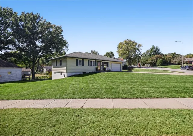 Photo 3 of Single family home for sale at 3900 S Delaware Ave, Independence, MO 64055 | MLS# 2640949 | Listing updated on 2026-10-08