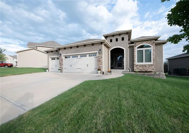 Photo 1 of Sale Pending at 17470 Nw 128th Court, Platte City, MO 64079 | MLS# 2640975 | Listing updated on 2026-10-05