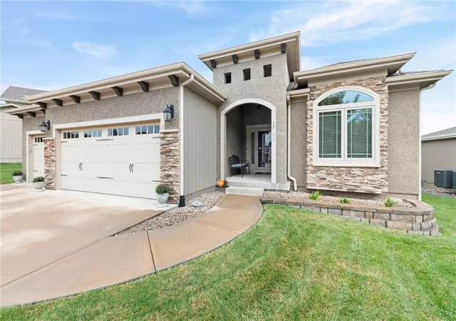 Photo 2 of Sale Pending at 17470 Nw 128th Court, Platte City, MO 64079 | MLS# 2640975 | Listing updated on 2026-10-05