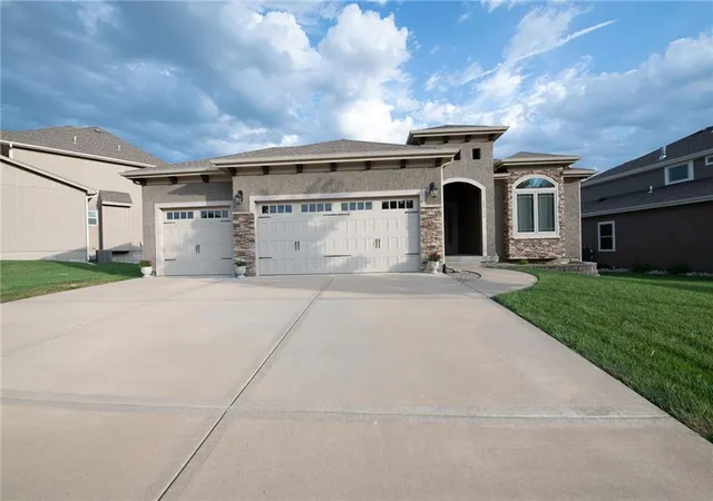 Photo 3 of Sale Pending at 17470 Nw 128th Court, Platte City, MO 64079 | MLS# 2640975 | Listing updated on 2026-10-05