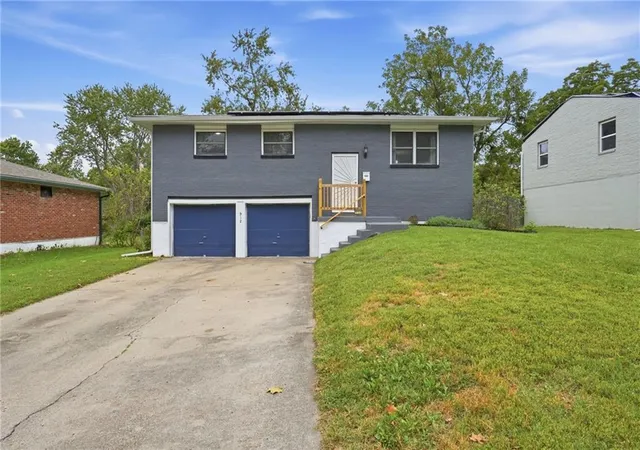 Photo 4 of Single family home for sale at 912 Colbern Dr, Belton, MO 64012 | MLS# 2640978 | Listing updated on 2026-10-07