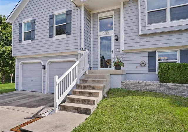 Photo 4 of Single family home for sale at 8765 Thompson Dr, De Soto, KS 66018 | MLS# 2640983 | Listing updated on 2026-09-17