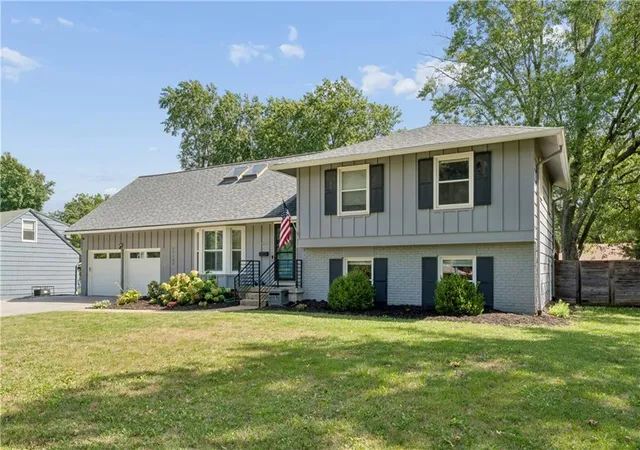 Photo 1 of Single family home for sale at 11153 Wornall Rd, Kansas City, MO 64114 | MLS# 2640990 | Listing updated on 2026-09-18