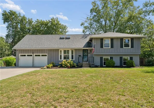 Photo 2 of Single family home for sale at 11153 Wornall Rd, Kansas City, MO 64114 | MLS# 2640990 | Listing updated on 2026-09-18