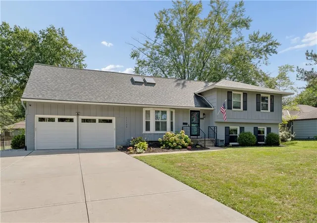 Photo 3 of Single family home for sale at 11153 Wornall Rd, Kansas City, MO 64114 | MLS# 2640990 | Listing updated on 2026-09-18