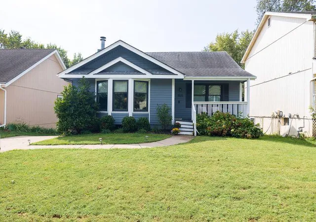 Photo 2 of Single family home for sale at 1505 Nw 63 Street, Kansas City, MO 64118 | MLS# 2640992 | Listing updated on 2026-10-03