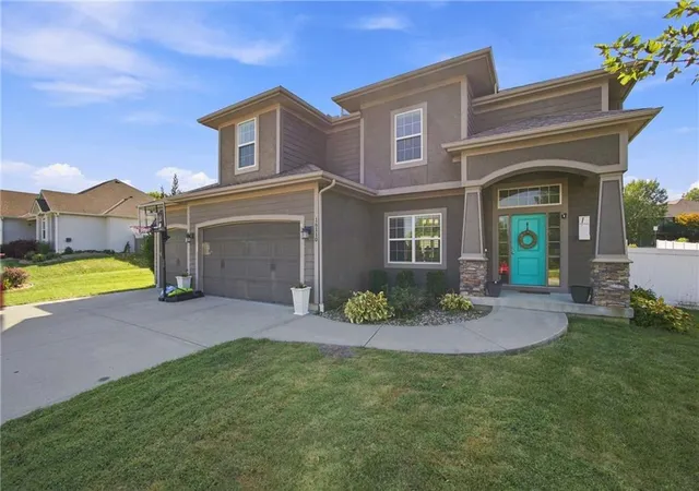Photo 2 of Sale Pending at 16110 Kentucky View Dr, Belton, MO 64012 | MLS# 2640998 | Listing updated on 2026-09-29