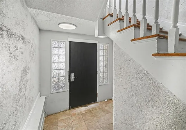 Photo 3 of House for sale at 109 E 40th Street, Kansas City, MO 64111 | MLS# 2641000 | Listing updated on 2026-10-23