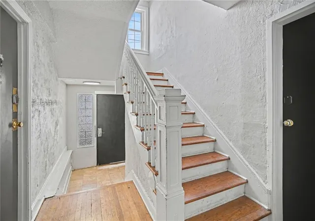 Photo 4 of House for sale at 109 E 40th Street, Kansas City, MO 64111 | MLS# 2641000 | Listing updated on 2026-10-23