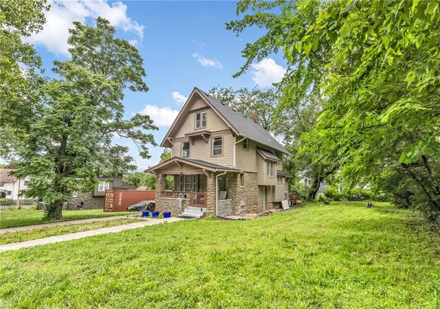 Photo 2 of Single family home for sale at 4024 Montgall Ave, Kansas City, MO 64130 | MLS# 2641008 | Listing updated on 2026-10-20