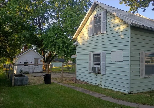 Photo 2 of Single family home for sale at 119 W 3rd Street, Stanberry, MO 64489 | MLS# 2641009 | Listing updated on 2026-10-02