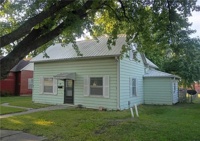 Photo 3 of Single family home for sale at 119 W 3rd Street, Stanberry, MO 64489 | MLS# 2641009 | Listing updated on 2026-10-02