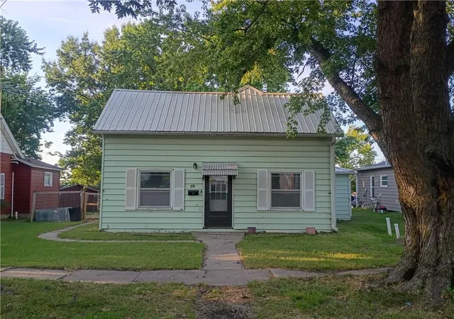 Photo 4 of Single family home for sale at 119 W 3rd Street, Stanberry, MO 64489 | MLS# 2641009 | Listing updated on 2026-10-02