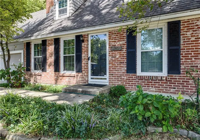 Photo 1 of Sale Pending at 7601 Chadwick St, Prairie Village, KS 66208 | MLS# 2641014 | Listing updated on 2026-09-20