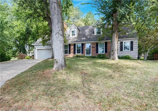 Photo 2 of Sale Pending at 7601 Chadwick St, Prairie Village, KS 66208 | MLS# 2641014 | Listing updated on 2026-09-20