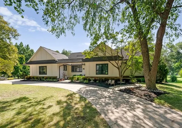 Photo 3 of Mansion for sale at 12809 Pembroke Cir, Leawood, KS 66209 | MLS# 2641015 | Listing updated on 2026-09-17