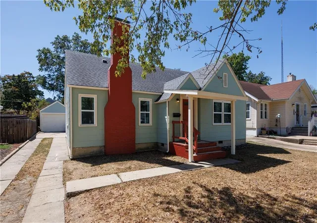 Photo 2 of Single family home for sale at 1213 W 3rd Street, Coffeyville, KS 67337 | MLS# 2641017 | Listing updated on 2026-09-09