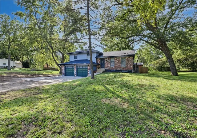 Photo 3 of Single family home for sale at 506 S Mulberry St, Louisburg, KS 66053 | MLS# 2641019 | Listing updated on 2026-10-02