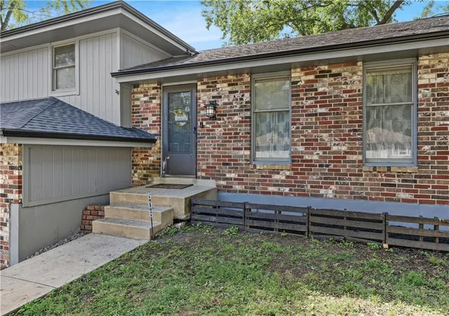 Photo 4 of Single family home for sale at 506 S Mulberry St, Louisburg, KS 66053 | MLS# 2641019 | Listing updated on 2026-10-02