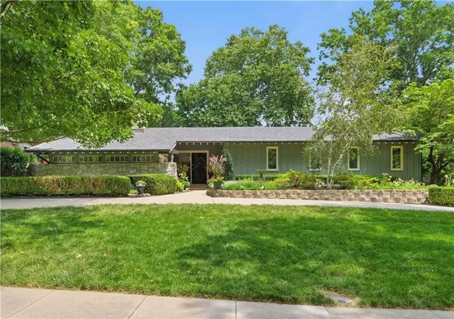 Photo 2 of Sale Pending at 5204 W 83rd Terrace, Prairie Village, KS 66207 | MLS# 2641026 | Listing updated on 2026-09-19