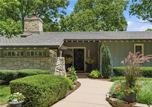 Photo 3 of Sale Pending at 5204 W 83rd Terrace, Prairie Village, KS 66207 | MLS# 2641026 | Listing updated on 2026-09-19