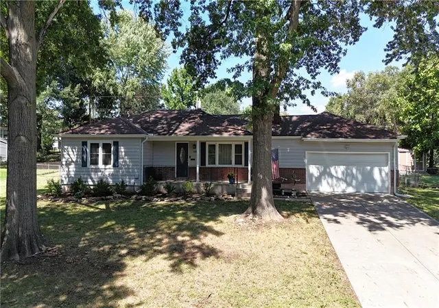 Photo 3 of Single family home for sale at 1100 W 96th Terrace, Kansas City, MO 64114 | MLS# 2641031 | Listing updated on 2026-10-08