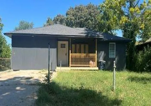 Single family home for sale at 5300 E 53rd Street, Kansas City, MO 64130 | MLS# 2641044