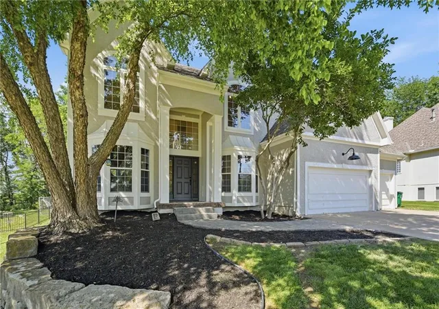 Photo 3 of Single family home for sale at 2634 Sw Wintervalley Dr, Lees Summit, MO 64081 | MLS# 2641045 | Listing updated on 2026-09-18