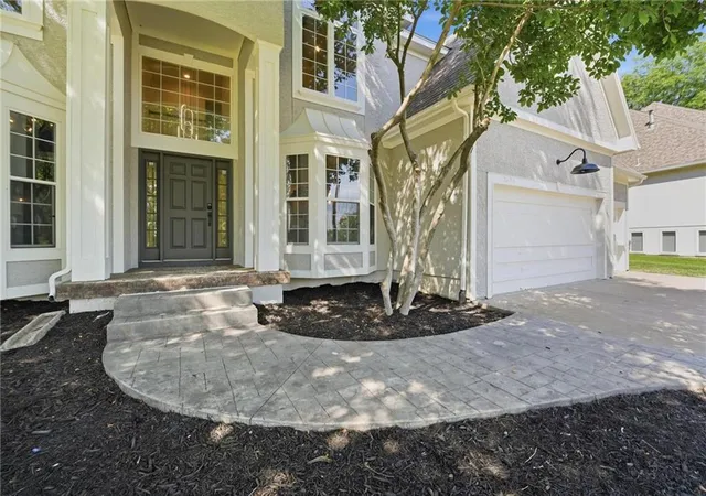 Photo 3 of Single family home for sale at 2634 SW Wintervalley Dr, Lees Summit, MO 64081 | MLS# 2641045 | Listing updated on 2026-09-18