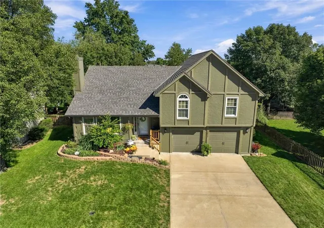 Photo 2 of Single family home for sale at 4825 Noreston St, Shawnee, KS 66226 | MLS# 2641049 | Listing updated on 2026-10-08