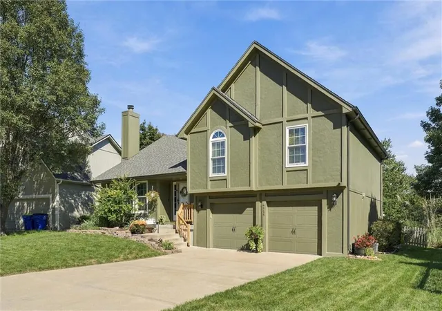 Photo 3 of Single family home for sale at 4825 Noreston St, Shawnee, KS 66226 | MLS# 2641049 | Listing updated on 2026-10-08