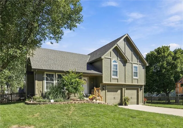 Photo 3 of Single family home for sale at 4825 Noreston St, Shawnee, KS 66226 | MLS# 2641049 | Listing updated on 2026-10-09