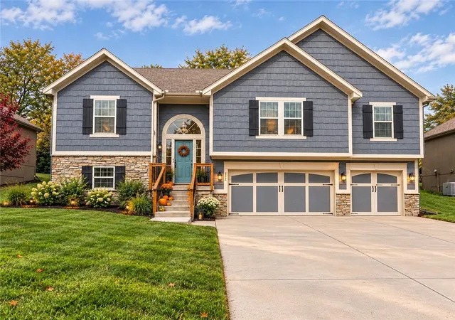 Photo 1 of Single family home for sale at 412 Duncan Dr, Liberty, MO 64068 | MLS# 2641050 | Listing updated on 2026-10-17