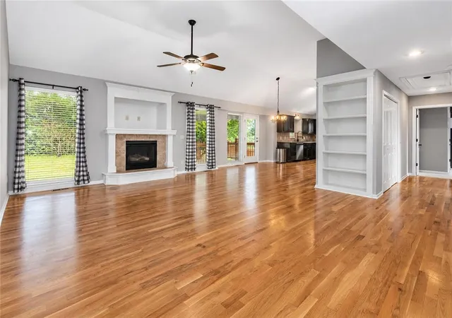 Photo 3 of Single family home for sale at 412 Duncan Dr, Liberty, MO 64068 | MLS# 2641050 | Listing updated on 2026-10-17