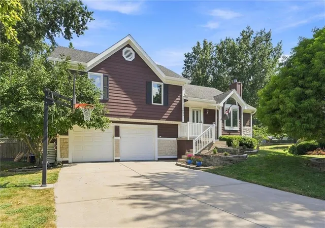 Photo 2 of Sale Pending at 14685 S Constance Ct, Olathe, KS 66062 | MLS# 2641053 | Listing updated on 2026-09-12