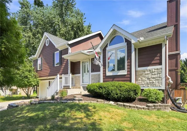 Photo 3 of Sale Pending at 14685 S Constance Ct, Olathe, KS 66062 | MLS# 2641053 | Listing updated on 2026-09-12