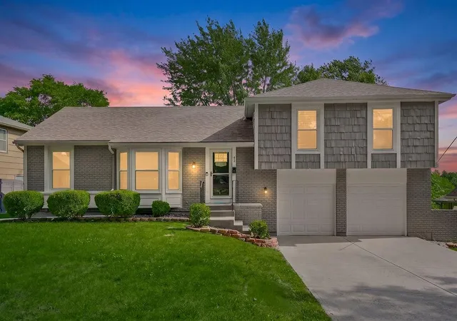 Single family home for sale at 42 E 106 Street, Kansas City, MO 64114 | MLS# 2641054
