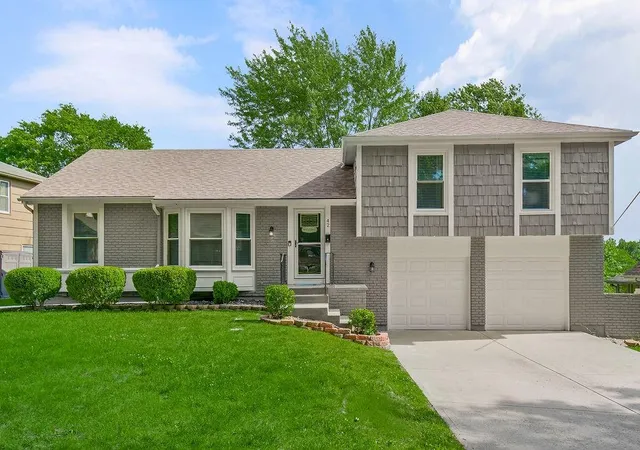 Photo 34 of Single family home for sale at 42 E 106 Street, Kansas City, MO 64114 | MLS# 2641054 | Listing updated on 2026-10-05