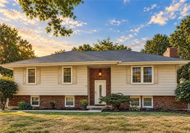 Photo 1 of Sale Pending at 901 Ne 80th Terrace, Kansas City, MO 64118 | MLS# 2641058 | Listing updated on 2026-09-12