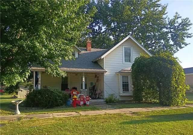 Photo 2 of Single family home for sale at 106 W 5th Street, Stanberry, MO 64489 | MLS# 2641060 | Listing updated on 2026-10-02