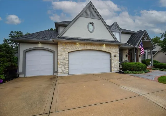 Photo 1 of Single family home for sale at 4304 Ne Walnut Ridge, Lees Summit, MO 64064 | MLS# 2641063 | Listing updated on 2026-09-17