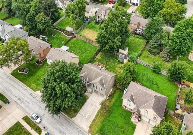 Photo 4 of Single family home for sale at 524 NE Topaz Dr, Lees Summit, MO 64086 | MLS# 2641077 | Listing updated on 2026-09-19