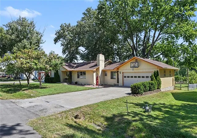 Photo 3 of Sale Pending at 2929 N 153rd Terrace, Basehor, KS 66007 | MLS# 2641085 | Listing updated on 2026-09-21