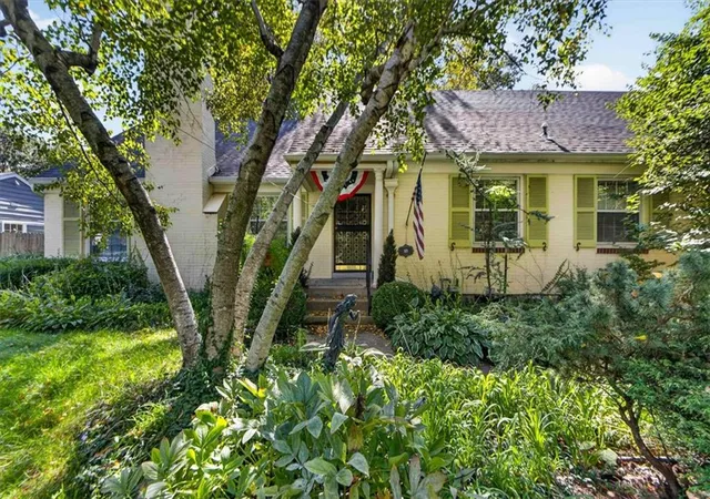 Single family home for sale at 1029 W 66th Street, Kansas City, MO 64113 | MLS# 2641102