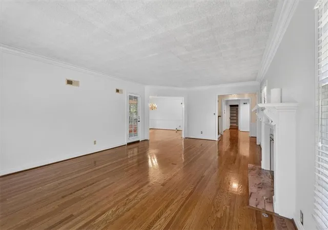 Photo 4 of Single family home for sale at 1029 W 66th Street, Kansas City, MO 64113 | MLS# 2641102 | Listing updated on 2026-10-09